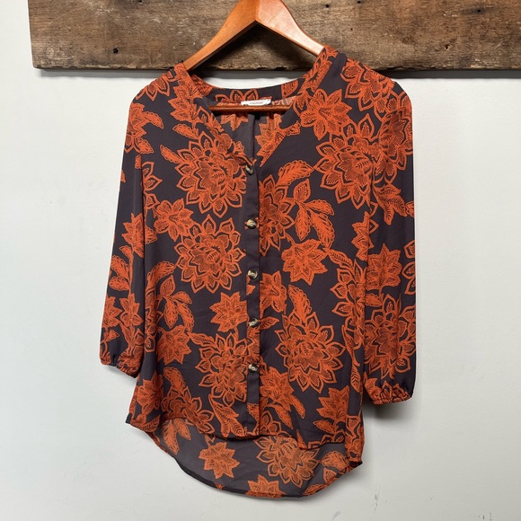 Beautiful Maurice’s women’s top. Almost like new. Size small - Picture 1 of 4